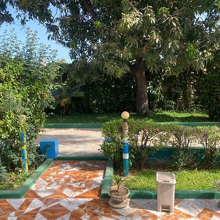 One World Village Guesthouse Bakau Buitenkant foto