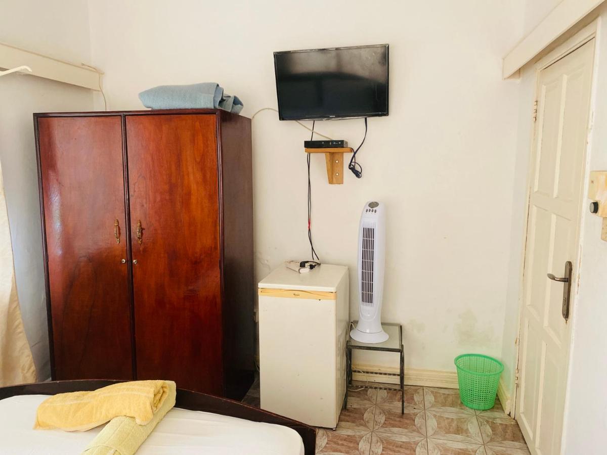 One World Village Guesthouse Bakau Buitenkant foto