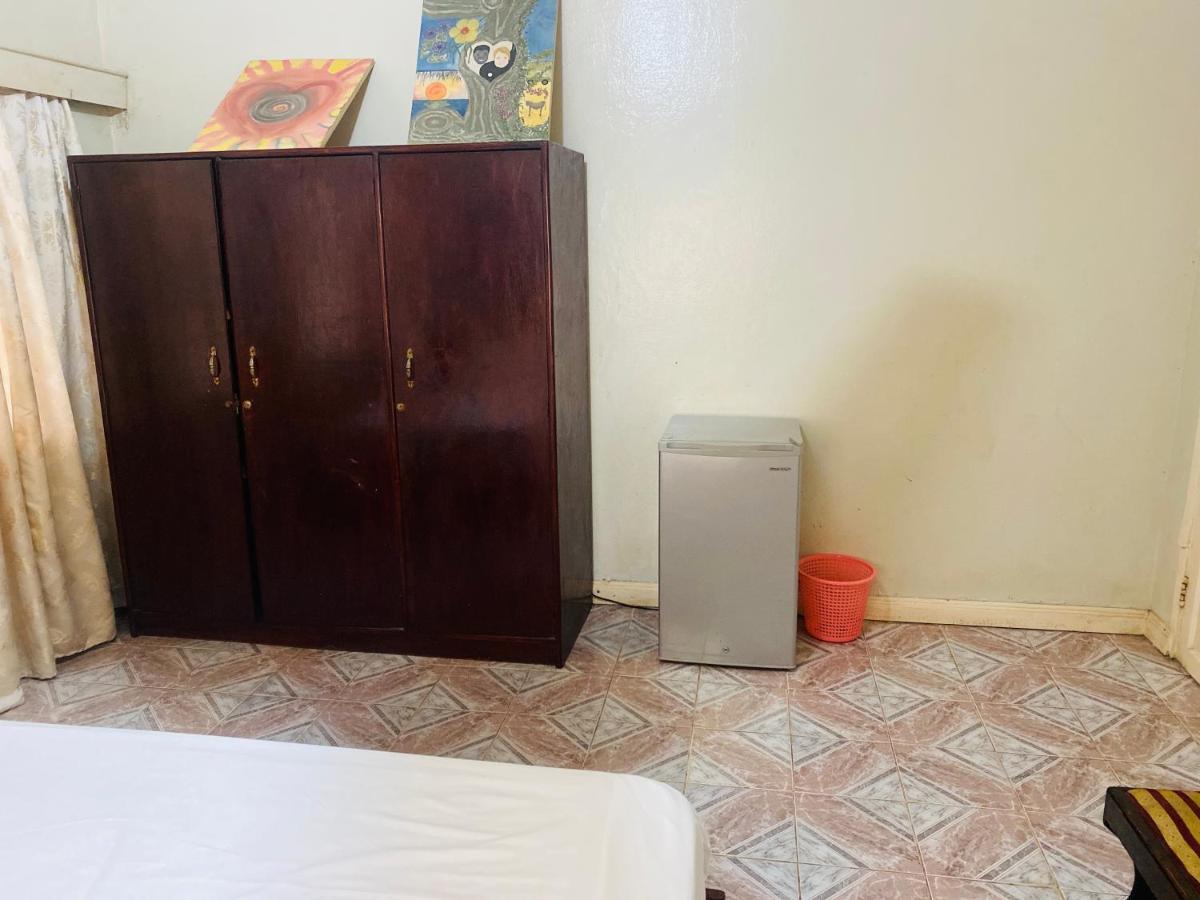 One World Village Guesthouse Bakau Buitenkant foto