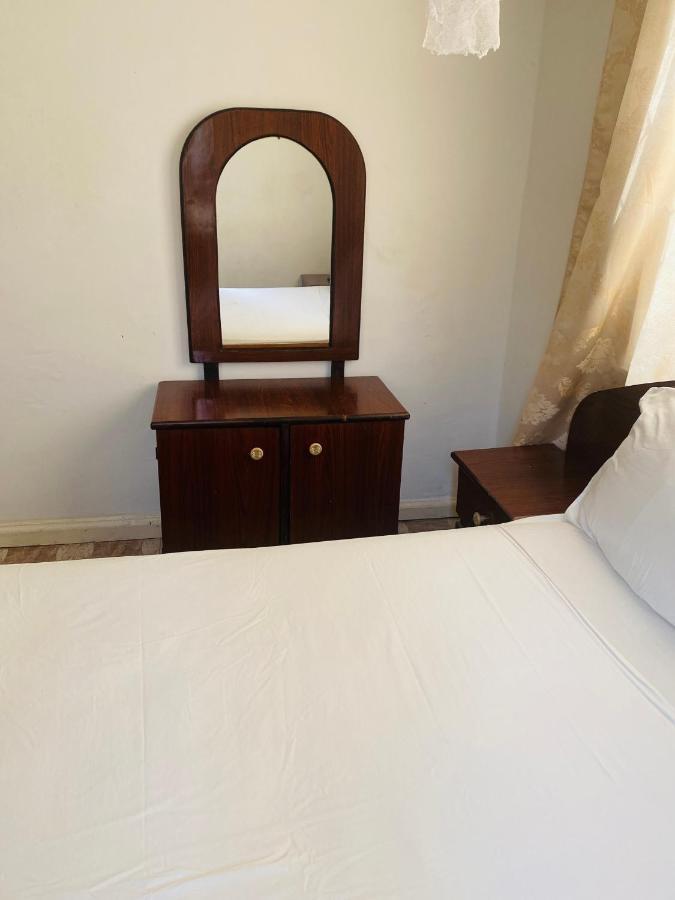 One World Village Guesthouse Bakau Buitenkant foto
