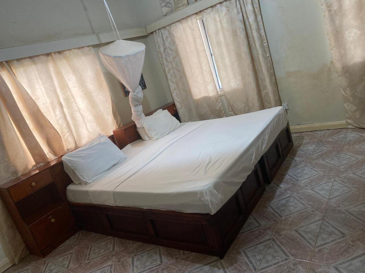 One World Village Guesthouse Bakau Buitenkant foto