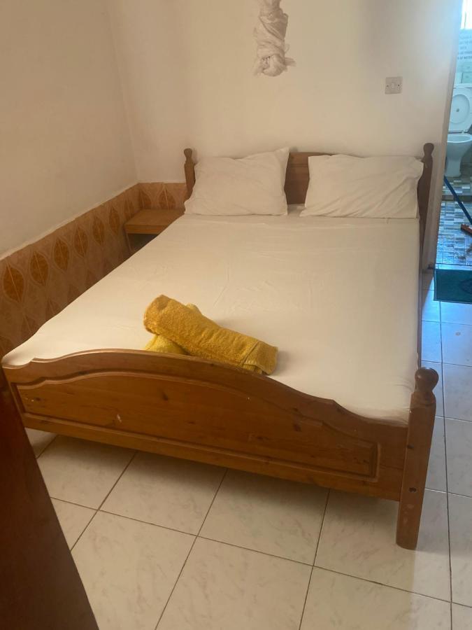 One World Village Guesthouse Bakau Buitenkant foto