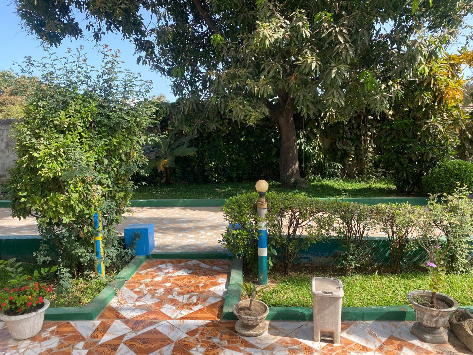 One World Village Guesthouse Bakau Buitenkant foto