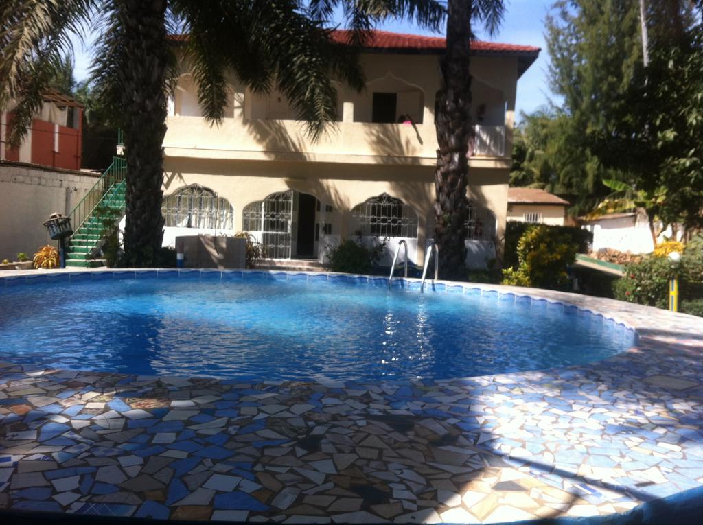 One World Village Guesthouse Bakau Buitenkant foto