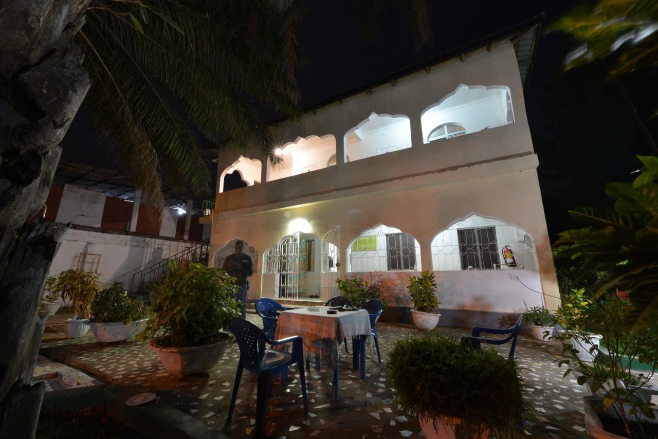 One World Village Guesthouse Bakau Buitenkant foto