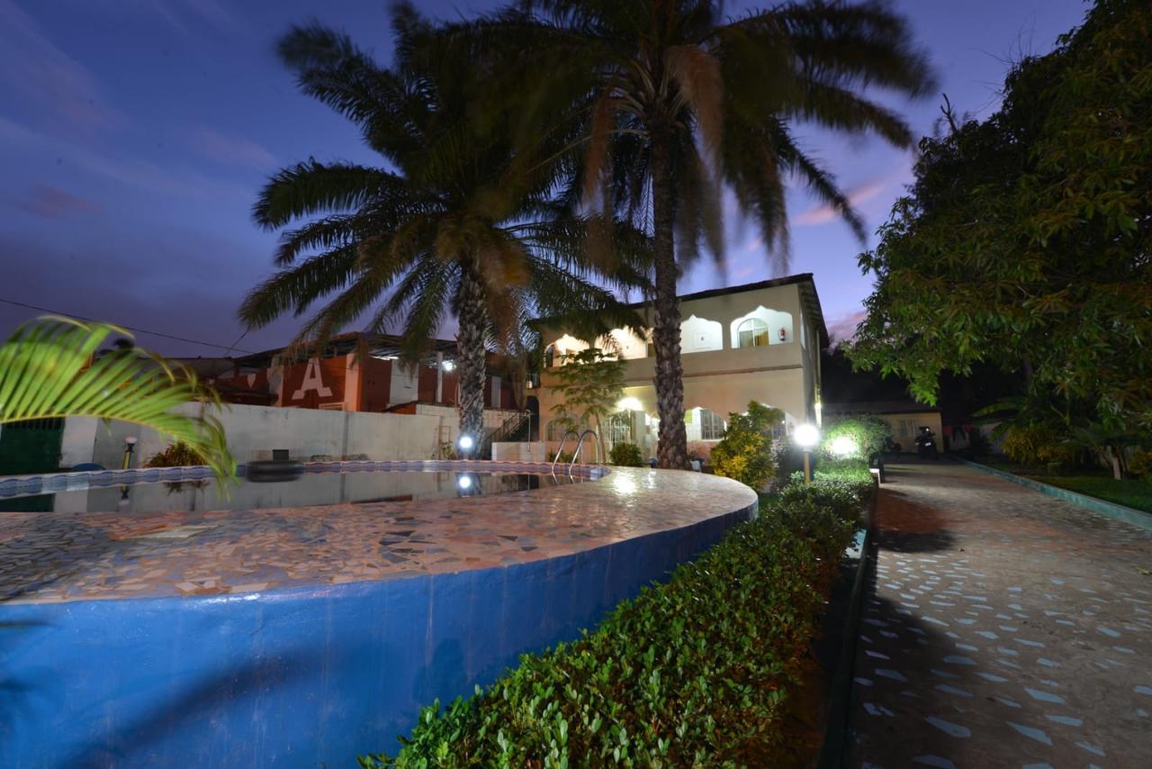 One World Village Guesthouse Bakau Buitenkant foto
